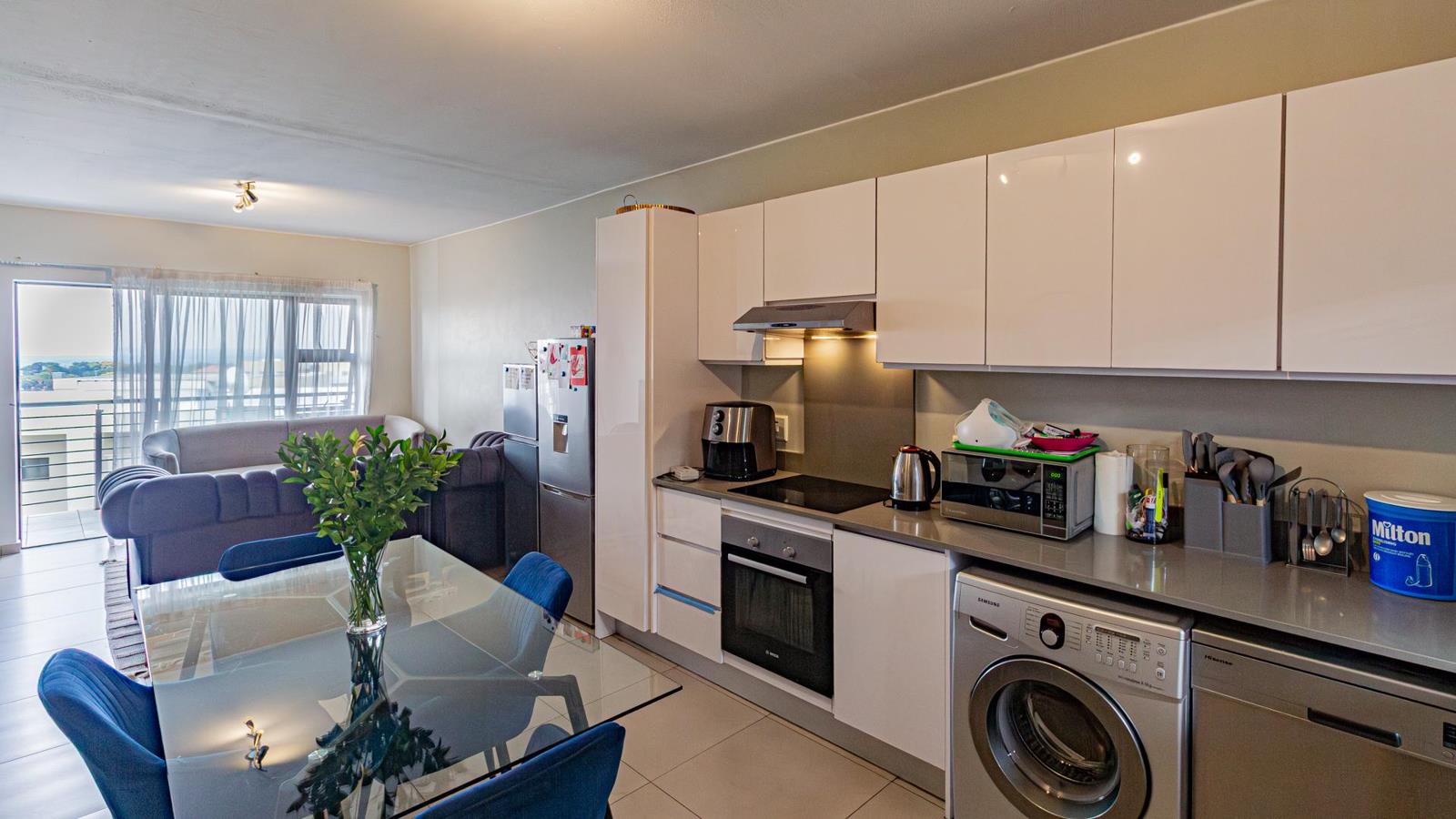 Apartment in North Riding - View 4