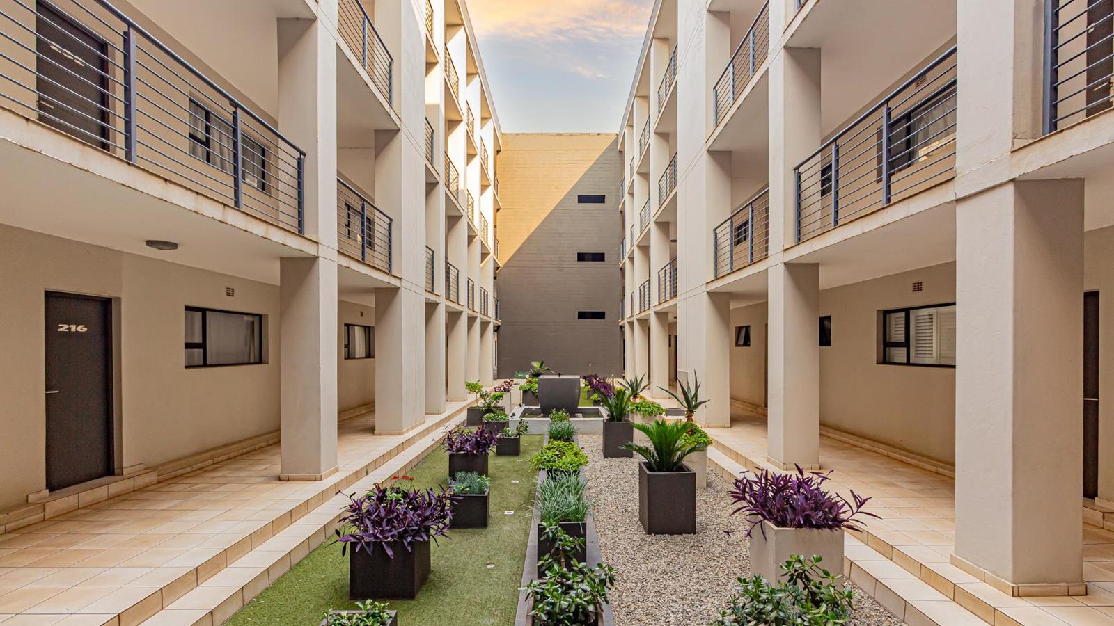 Apartment in North Riding - View 3