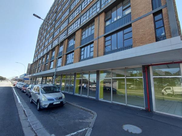 702  m² Commercial space