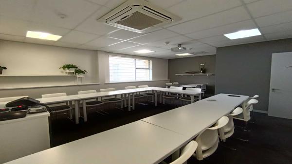 830  m² Office Space