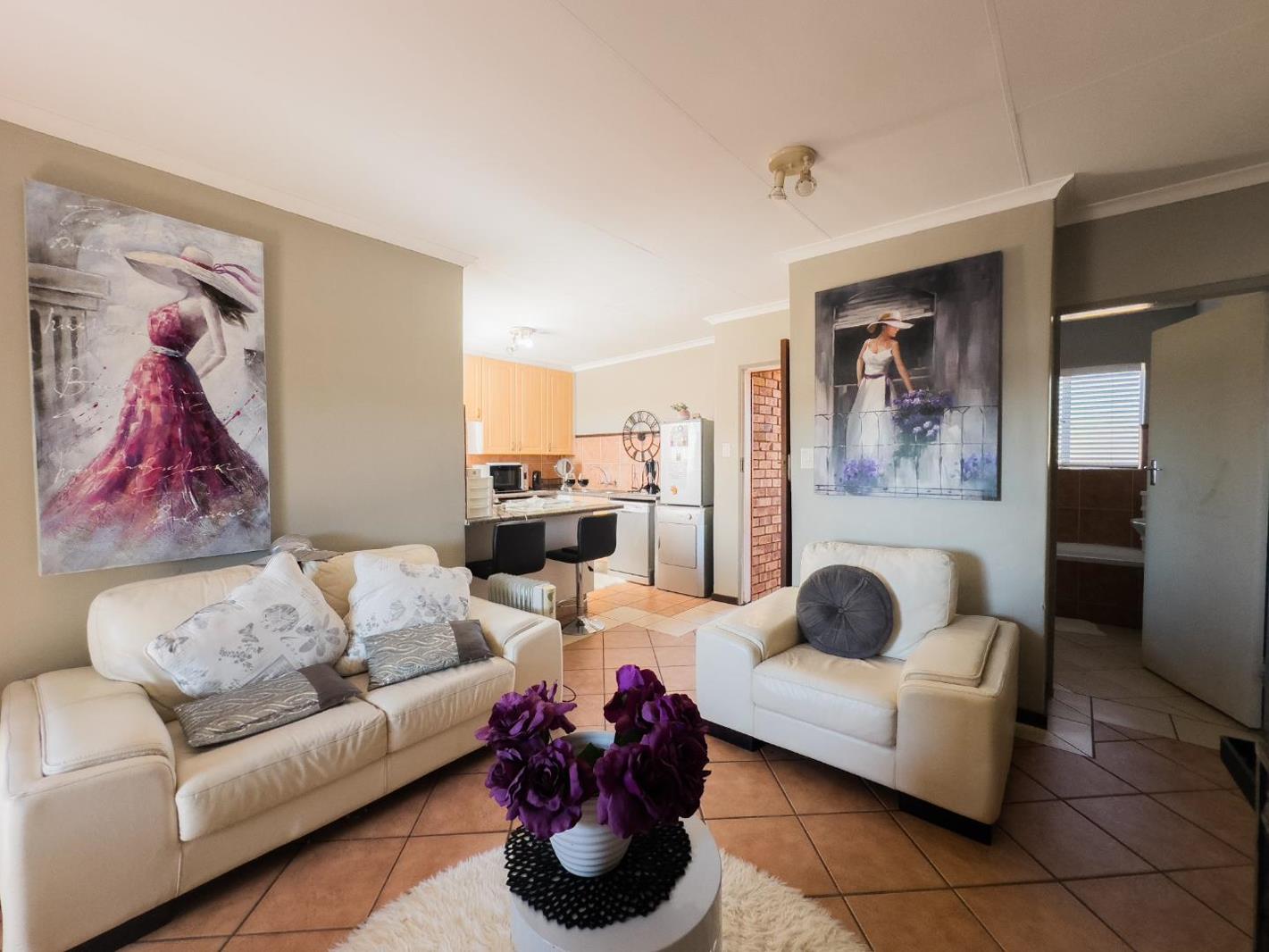 2 Bedroom Townhouse in Mooikloof Ridge