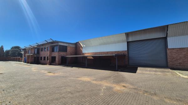 3 200  m² Industrial space