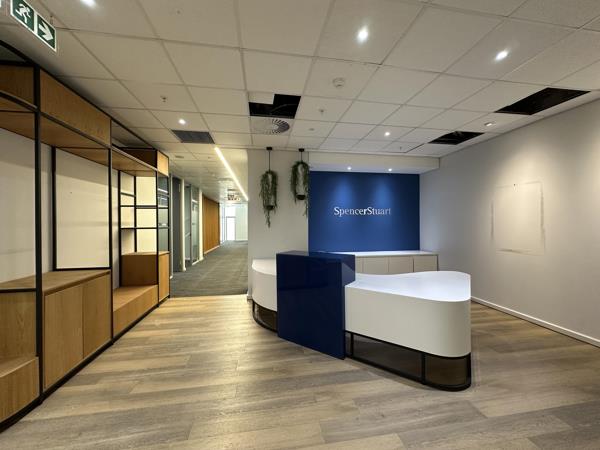 608  m² Commercial space