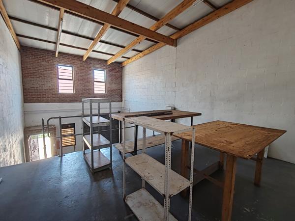 115  m² Industrial space