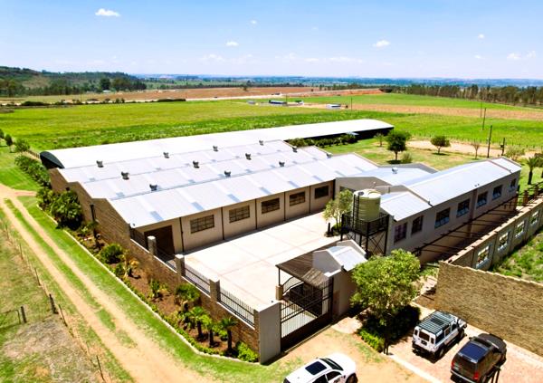 10.6 ha Farm