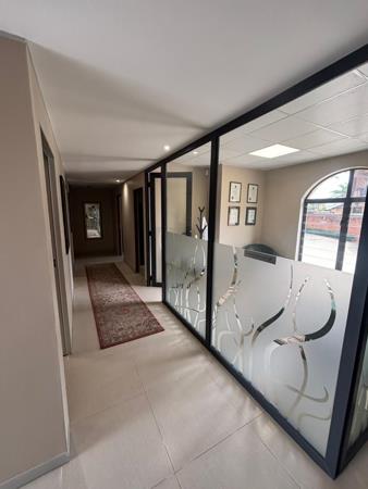 80  m² Commercial space