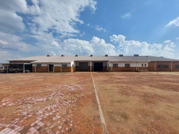 1 200  m² Industrial space