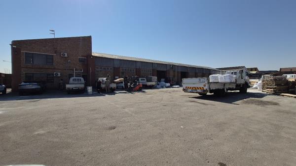 1 700  m² Industrial space