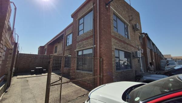 1 700  m² Industrial space