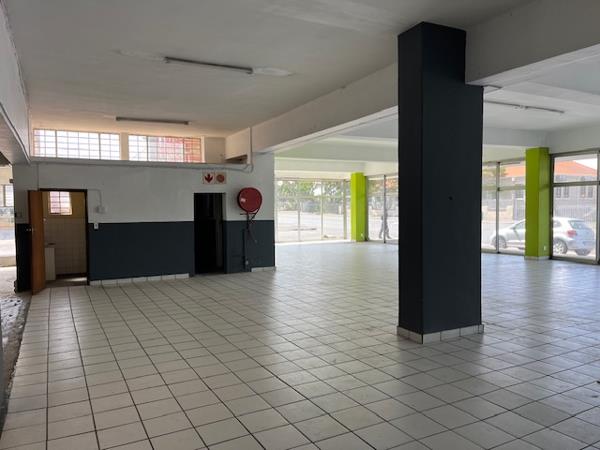 1 035  m² Retail Space