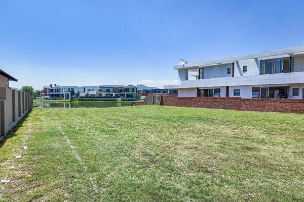 918 m² Land