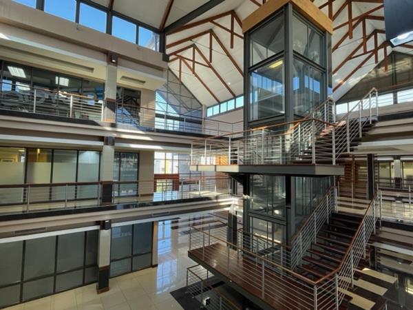 96  m² Commercial space