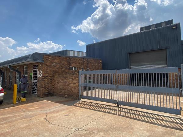 607  m² Industrial space