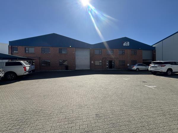 1 955  m² Industrial space