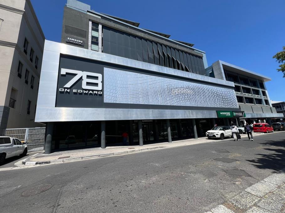 746 m² Commercial space