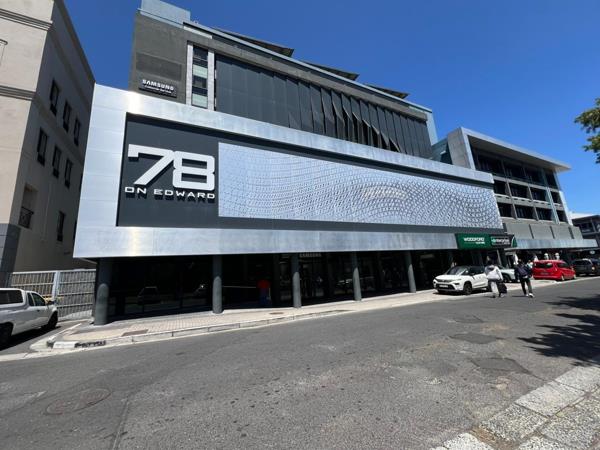 746  m² Commercial space