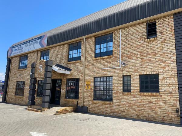 744 m² Industrial space