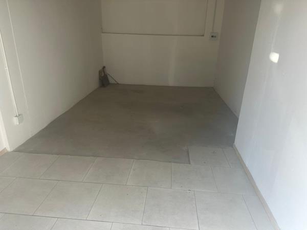 28  m² Retail Space