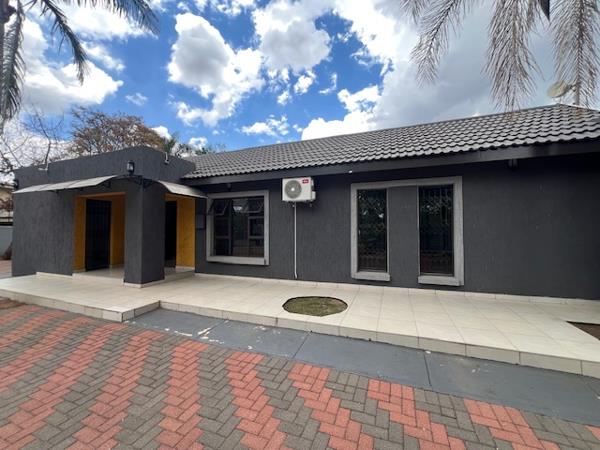 300  m² Office Space