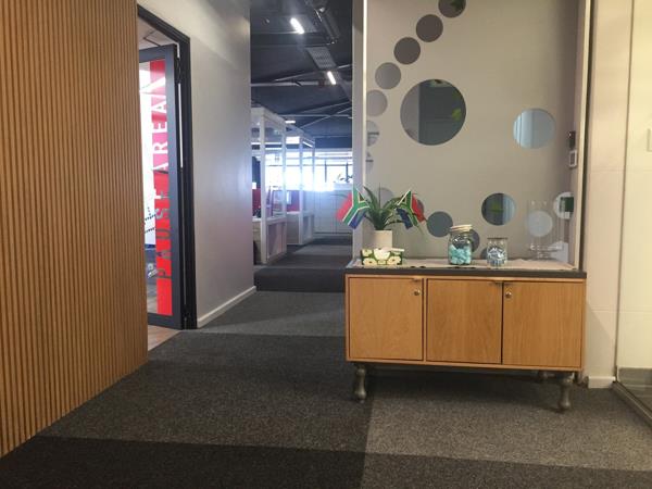 713  m² Commercial space