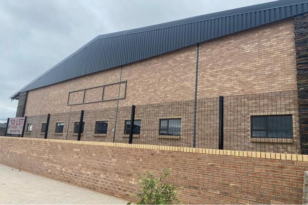 1 700  m² Commercial space