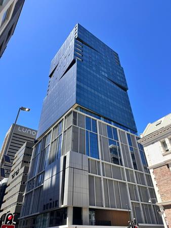 704  m² Commercial space