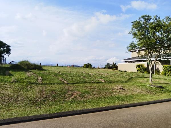 1 025 m² Land