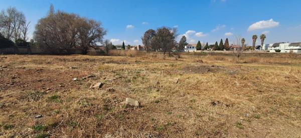 3 136 m² Land