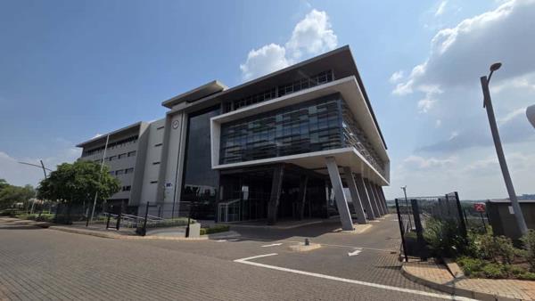 685  m² Commercial space