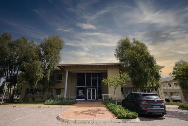 890  m² Commercial space