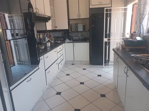 6 Bedroom House