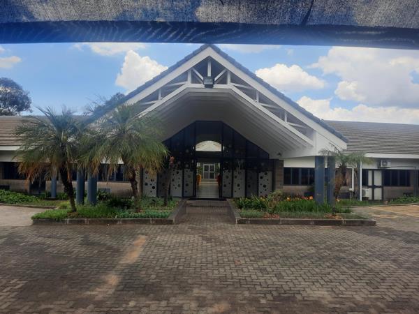 727  m² Commercial space