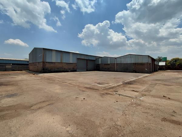 2 000  m² Commercial space