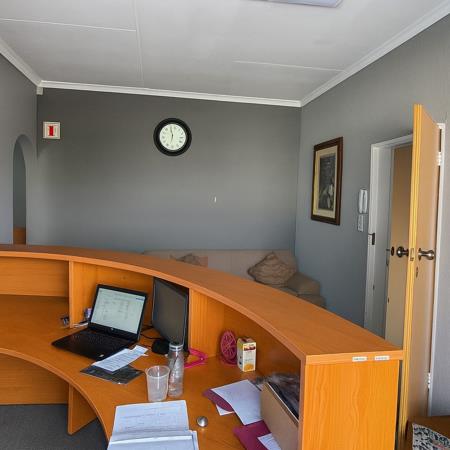 303  m² Commercial space