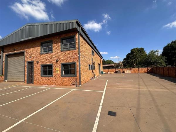 345  m² Commercial space