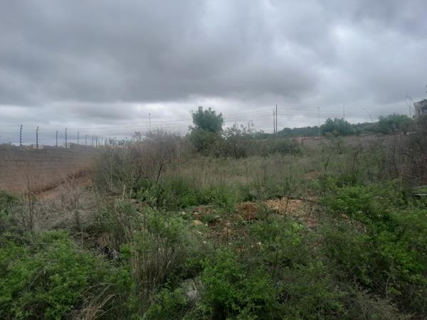 1 350 m² Land