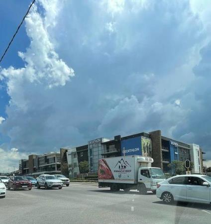 930  m² Commercial space