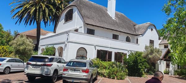 1 130  m² Office Space