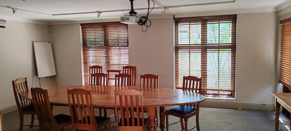 1 130  m² Office Space