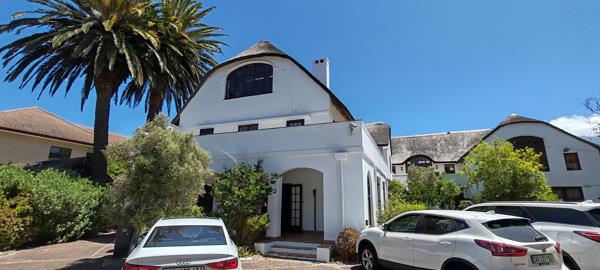 1 130  m² Office Space