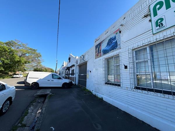 698  m² Industrial space