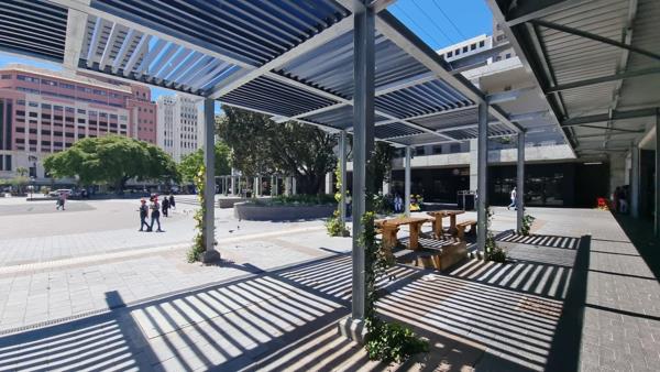 84  m² Commercial space