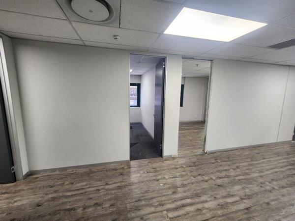 152  m² Office Space