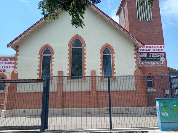 899  m² Commercial space