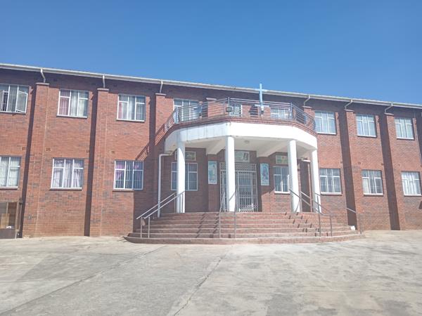 1 379  m² Commercial space