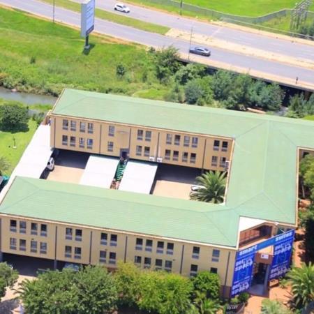 3 285  m² Commercial space