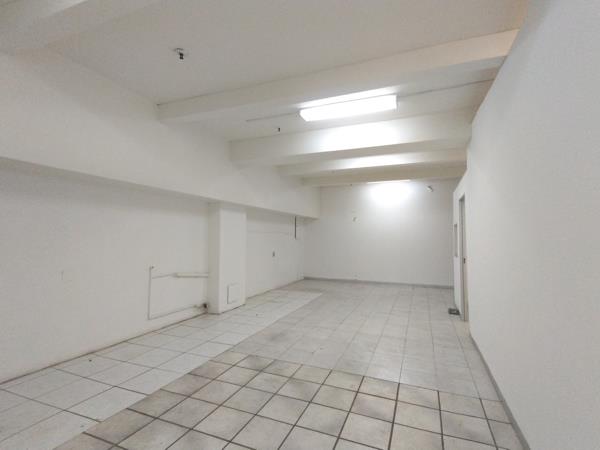 153  m² Commercial space