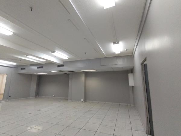 153  m² Commercial space