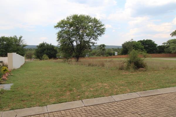 1 085 m² Land