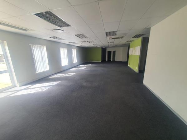 820  m² Office Space